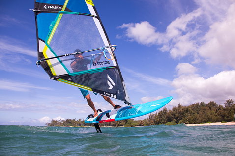 Fanatic Stingray LTD windsurf foil board during foil windsurfing on the ocean with Duotone sail