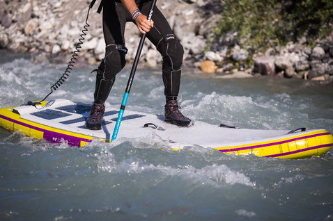 Fanatic Rapid Air stand up paddle gonflable 9'6" lors d'une descente en eaux vives