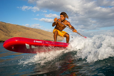 Fanatic Stubby Air Premium inflatable wave SUP board 8'6" in red during SUP surfing on the ocean