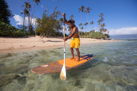 Duotone SUP Bamboo Carbon 50 adjustable 3-piece paddle during stand up paddling at a tropical beach