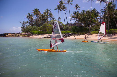 Fanatic Ride SUP windsurf rig on inflatable SUP board during windsurfing in a tropical lagoon