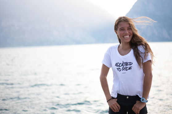 Fanatic_Windsurfing_Tee-SS-Addicted-Woman_Action-Shots_1