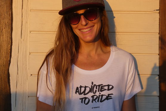 Fanatic_Windsurfing_Tee-SS-Addicted-Woman_Action-Shots_6