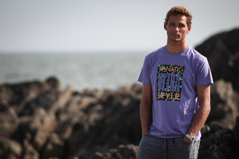 T-shirt manches courtes Fanatic Ultra Style 40yrs en lavande avec imprimé graphique rétro au bord de la mer