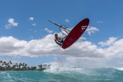 Fanatic FreeWave TE wave windsurf board during aerial wave riding in tropical ocean