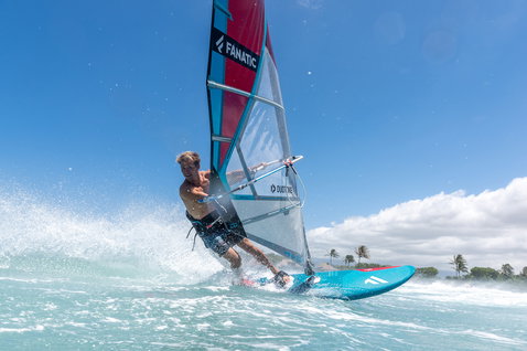 Fanatic FreeWave TE wave windsurf board during wave riding in tropical ocean conditions
