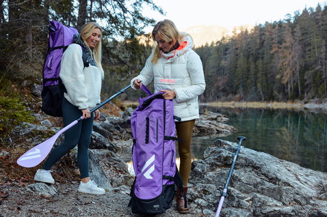 Duotone SUP Diamond Adjustable SUP-Paddel 6,75" in lila und weiß beim Stand Up Paddling am Bergsee