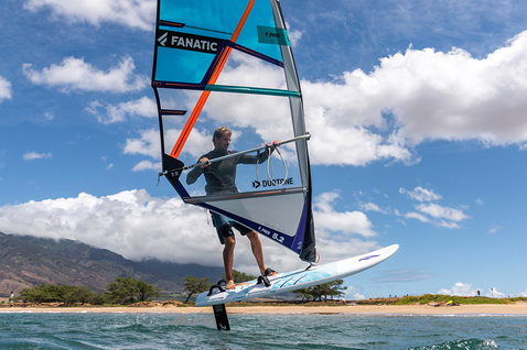 Fanatic Stingray HRS windsurf foil board during wind foiling on the ocean