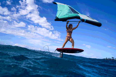 Fanatic Flow set d'ailes foil en wing foiling sur l'océan avec mât et fuselage AL 3.0