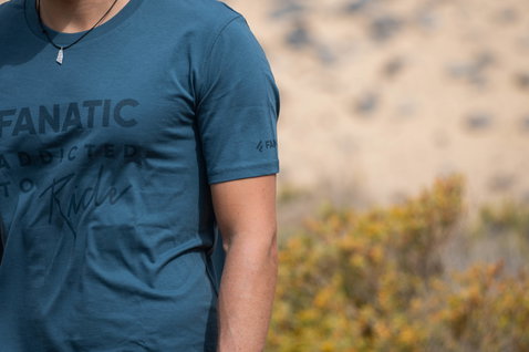 Fanatic_Windsurfing_Tee-Addicted-SS-Men_Action-Shots_1