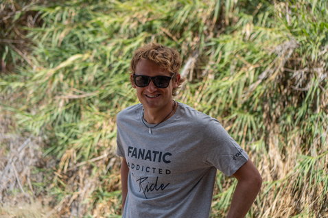 Fanatic_Windsurfing_Tee-Addicted-SS-Men_Action-Shots_2