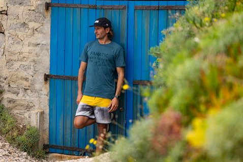 Fanatic_Windsurfing_Tee-Addicted-SS-Men_Action-Shots_4