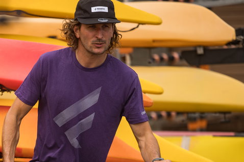 Fanatic_Windsurfing_Tee-F-Logo-SS-Men_Action-Shots_4