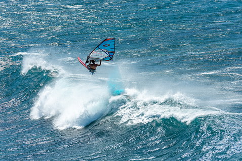 Fanatic Grip TE wave windsurf board during wave riding on the open ocean