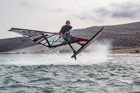 Fanatic Skate TE freestyle windsurf board during freestyle windsurfing on the ocean