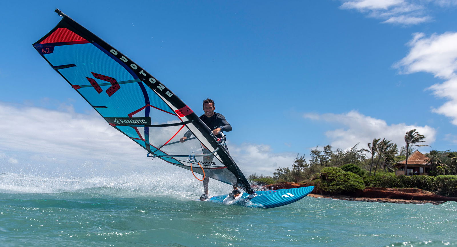 25最新作！TES PAINTER SURFER EMB Tee新品 再値下げ】25最新作！TES PAINTER SURFER EMB Tee新品 - メルカリ