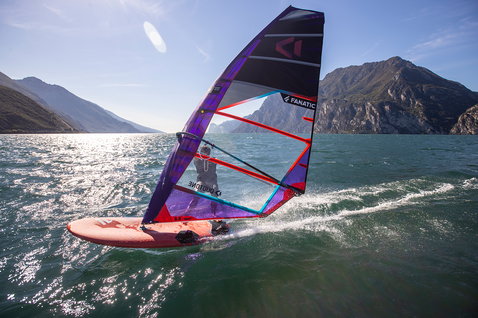 Fanatic Falcon Lightwind windsurf board 159 during windsurfing on an alpine lake