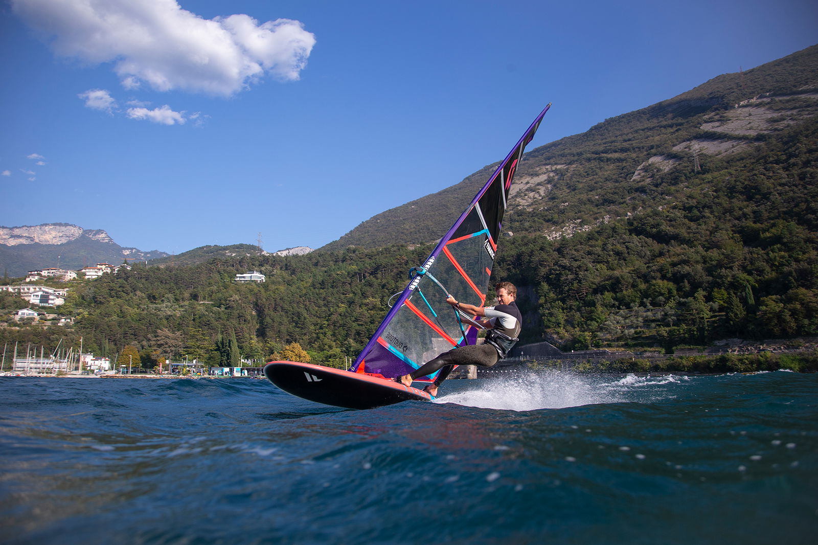 ファルコンスラローム What's Changed in 20 Years of Slalom Board Design? - YouTube