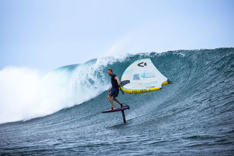 Fanatic X Duotone Carbon TE foil mast and fuselage set during wing foiling on ocean waves
