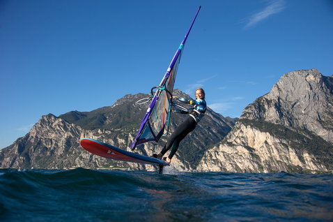 Fanatic Gecko Foil LTD foil windsurf board 135L during foiling on a mountain lake