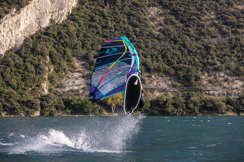 Fanatic Jag LTD windsurf board during windsurfing action on Lake Garda with Duotone sail