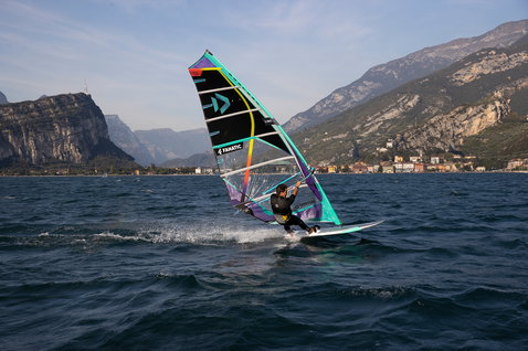 Fanatic Jag LTD windsurf board during windsurfing on Lake Garda with Duotone sail