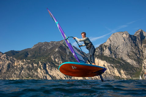 Fanatic Stingray Foil LTD windsurf foil board during foiling on alpine lake