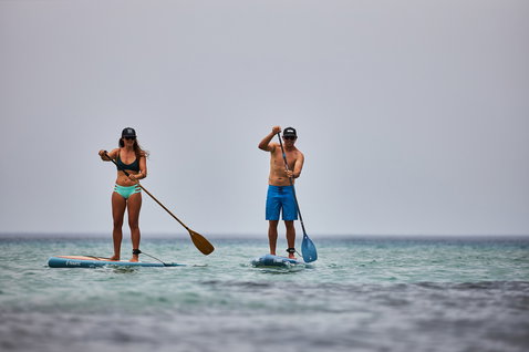 Duotone SUP Carbon 35 Slim Adjustable Paddel beim Stand Up Paddling auf dem Ozean