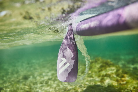 Duotone Diamond SUP-Paddel 35 Slim Adjustable beim Stand Up Paddling im klaren Meerwasser in Sardinien