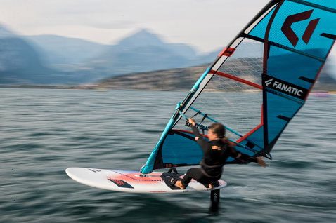 Fanatic Gecko Foil HRS windsurf foil board 135L during freeride foiling on an alpine lake