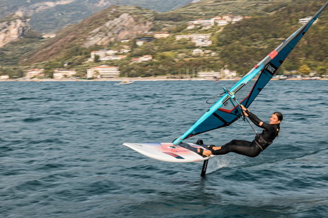 Fanatic Gecko Foil HRS windsurf foil board 135L during foiling on a mountain lake